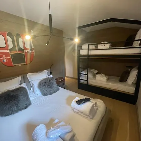 Standing Face Mont Blanc Piscine Apartment