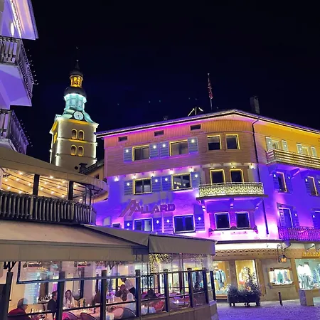 Standing Face Mont Blanc Piscine Megève