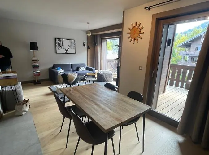 Standing Face Mont Blanc Piscine * Megève