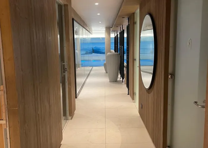 Standing Face Mont Blanc Piscine Daire