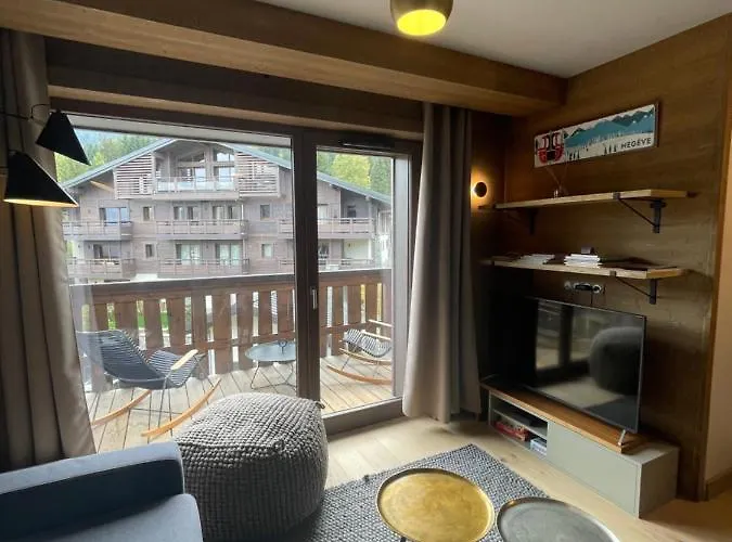 Standing Face Mont Blanc Piscine Lägenhet